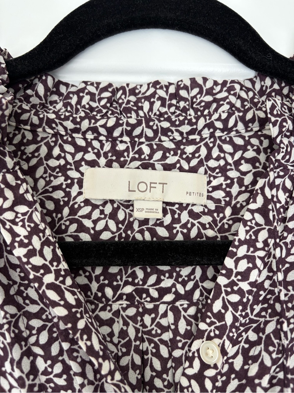 LOFT Women's Plum and White Floral Print Split-Neck Long Sleeves Top - Picture 2 of 3